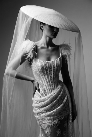 HIGH FASHION EDITORIAL BLACK/WHITE